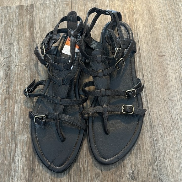 REACTION BY KENNETH COLE DARK BROWN SANDALS (9.5) - Picture 3 of 6
